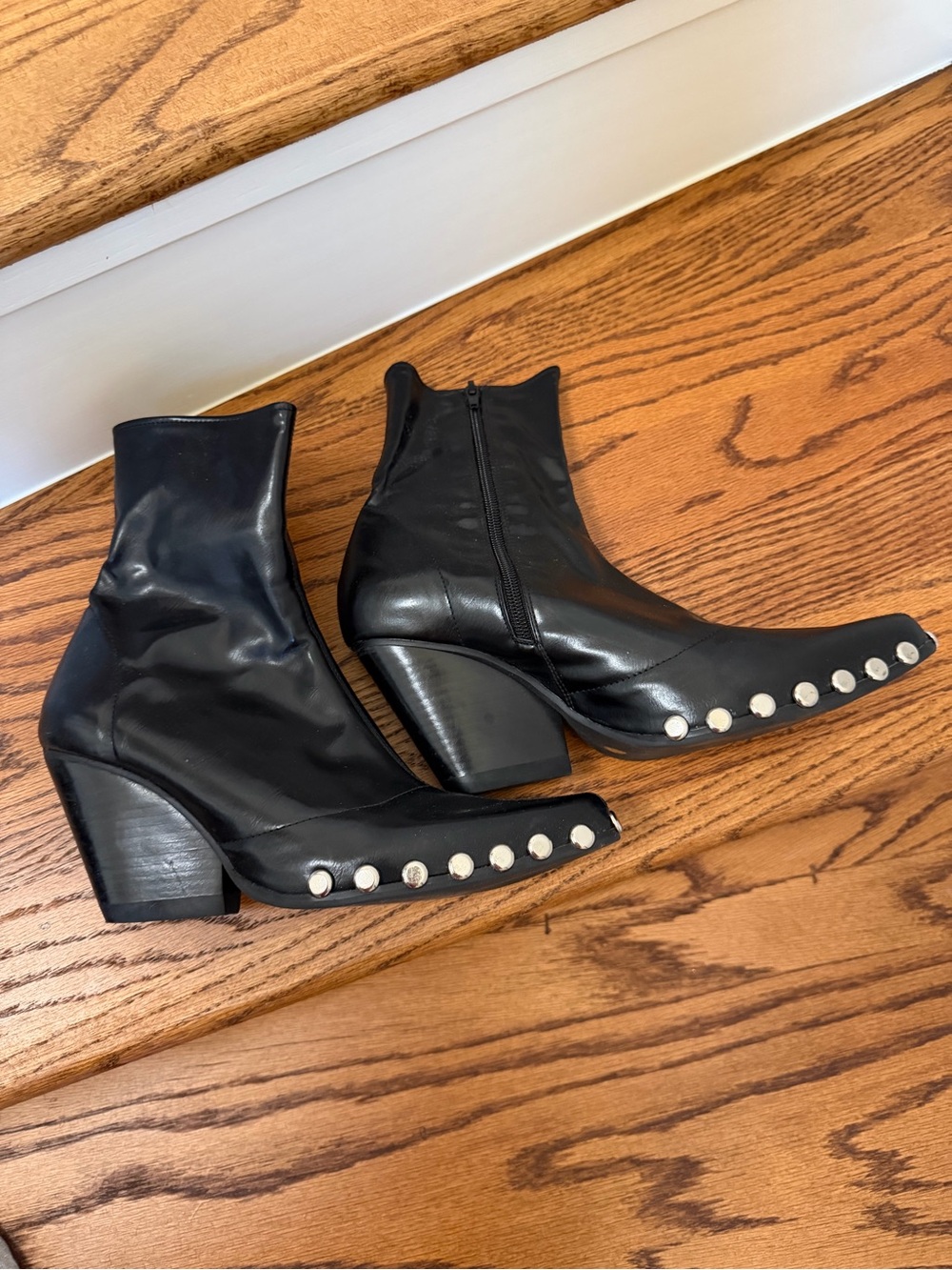 Size 9.5 Jeffrey campbell pointed toe western heel, stretch pleather ankle boots